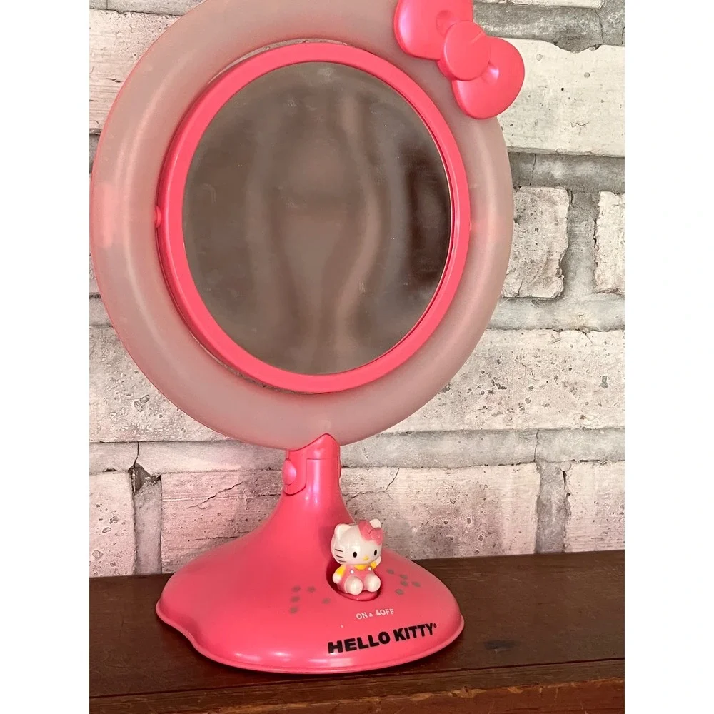 Hello Kitty lighted vanity mirror w/ double-sided‎ rotating mirror